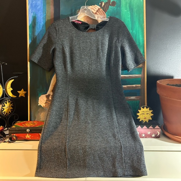 San Francisco Dresses & Skirts - Vintage Y2K San Francisco Chic Gray Short Sleeve Mini Dress Medium